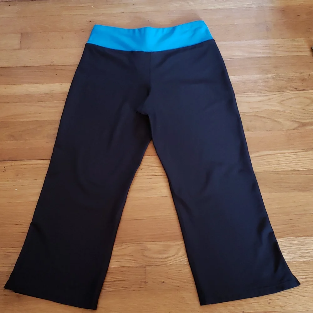 Nike Dri-Fit Black with Blue Trim Capri Athletic Pants Women's Size Small - Picture 2 of 12